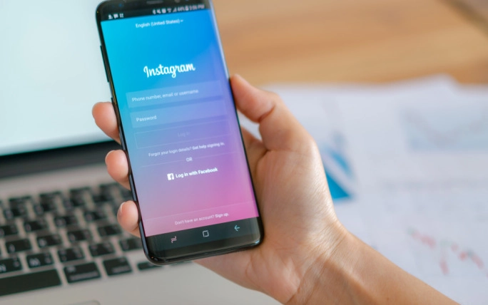Instagram тества коментари, генерирани от изкуствен интелект